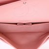Sac à main Chanel  Timeless Classic en cuir grainé matelassé rose - Detail D3 thumbnail
