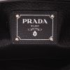 Bolso bandolera Prada  Vitello en cuero granulado negro - Detail D2 thumbnail