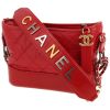 Bolso bandolera Chanel  Gabrielle  modelo pequeño  en cuero acolchado rojo - 00pp thumbnail